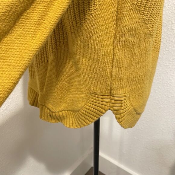 Banana Republic Golden Yellow Turtleneck Dolphin-hem Sweater size M - Picture 4 of 8